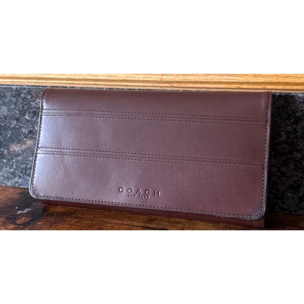 Coach  New York  Vintage Brown Leather Clutch Wallet Snap Closure & Back Zipper